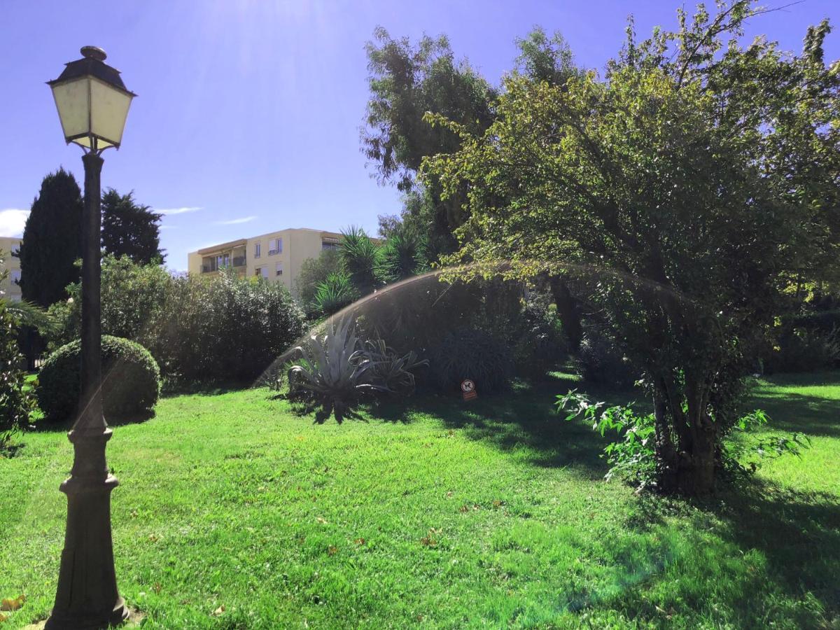 Un Nid A Saint Tropez Lägenhet Exteriör bild